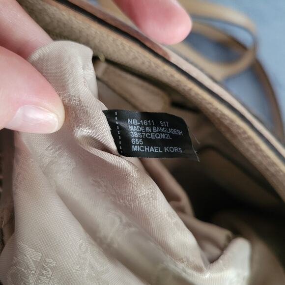 Michael Kors MK Hallie Beige Tan Gold Pebbled Leather Crossbody Purse Bag - Picture 6 of 15